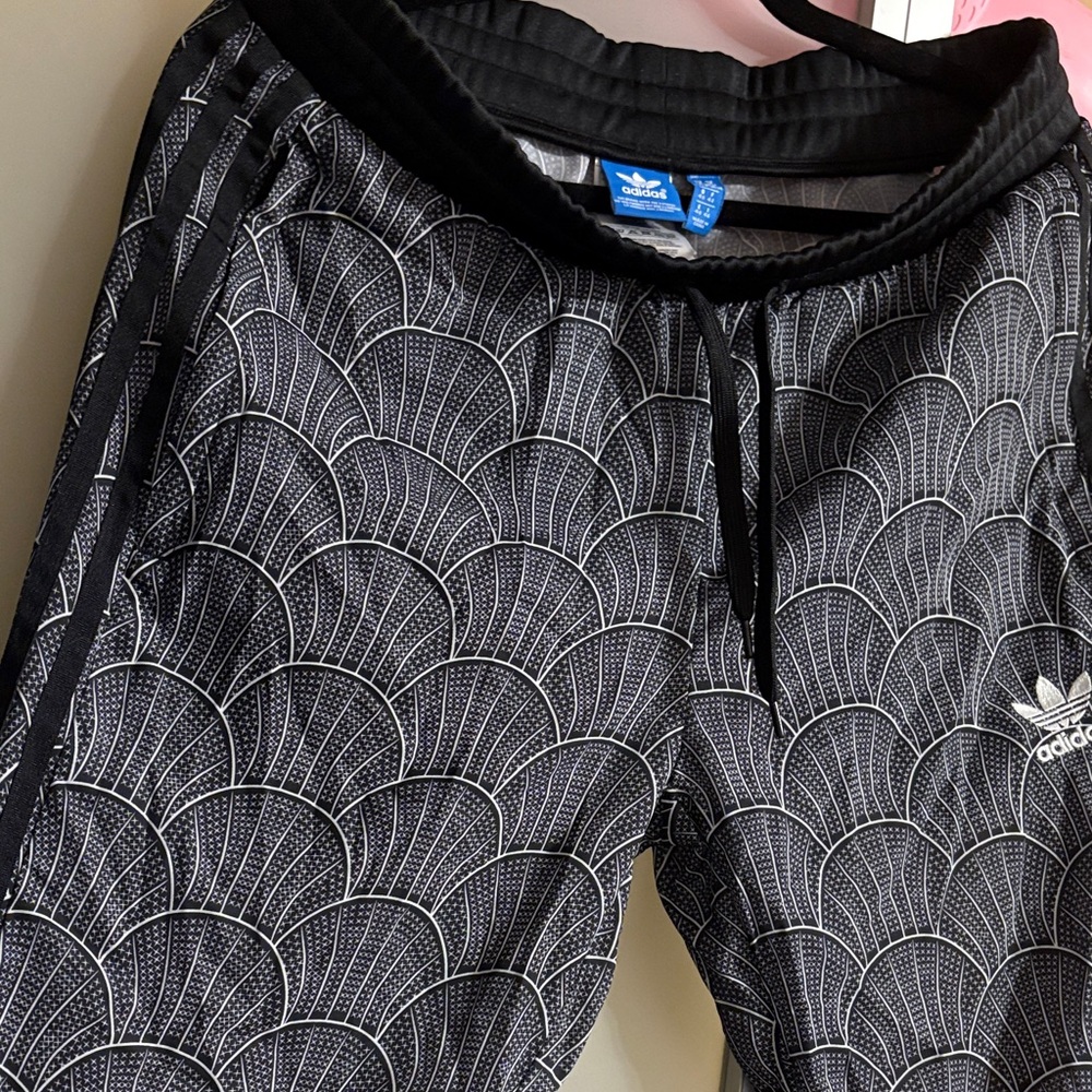 Adidas Women’s Black and White Pattern Sport Athletic Workout Pants Joggers - Picture 5 of 7